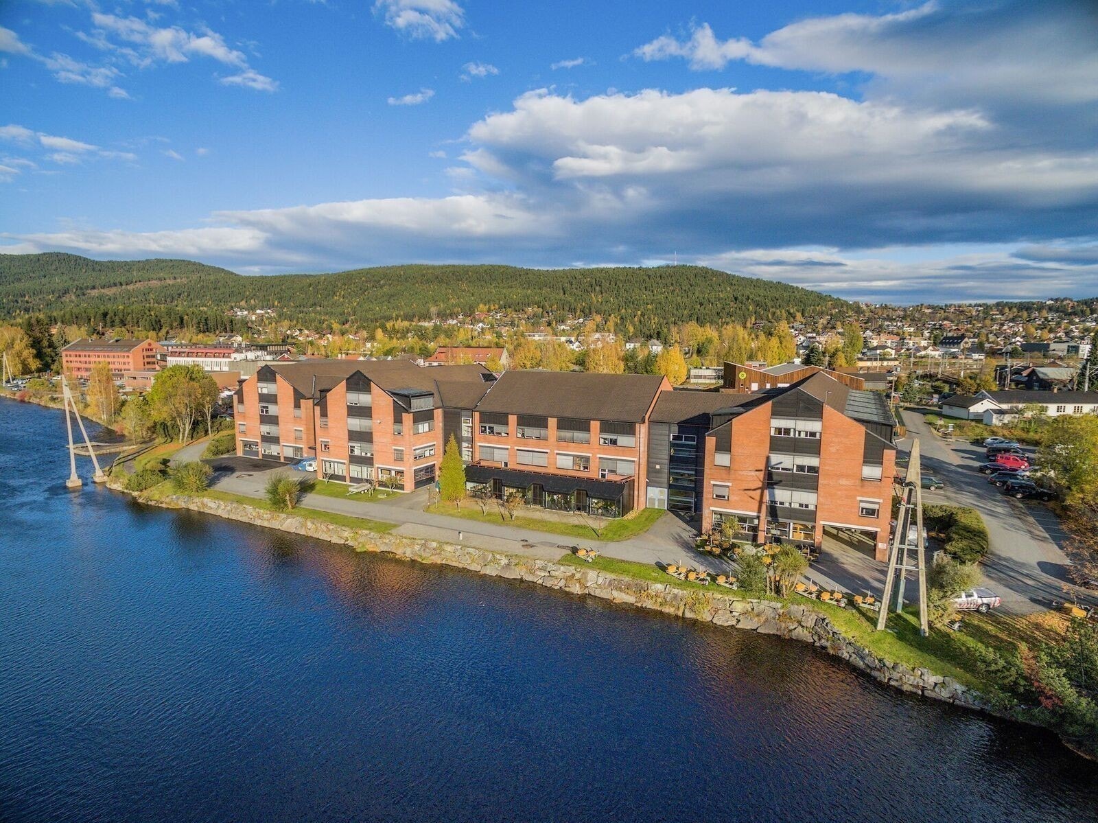 Industritunet oppover elven mot Bevergrenda. Galleribilde