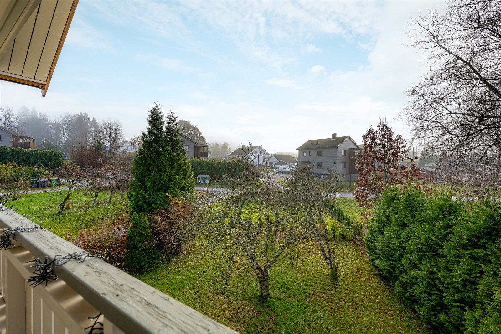 Området er hyggelig og barnevennlig, med gangavstand til Tveten barne- og ungdomsskole, barnehage og idrettsanlegg hvor Eidanger IL har et aktivt tilbud innen fotball, turn og friidrett, samt Stridsklev håndball som bruker Eidangerhallen. Galleribilde