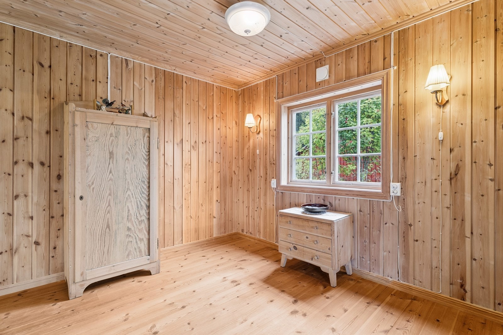 Hyggelig spisestue med god plass til familien. Galleribilde