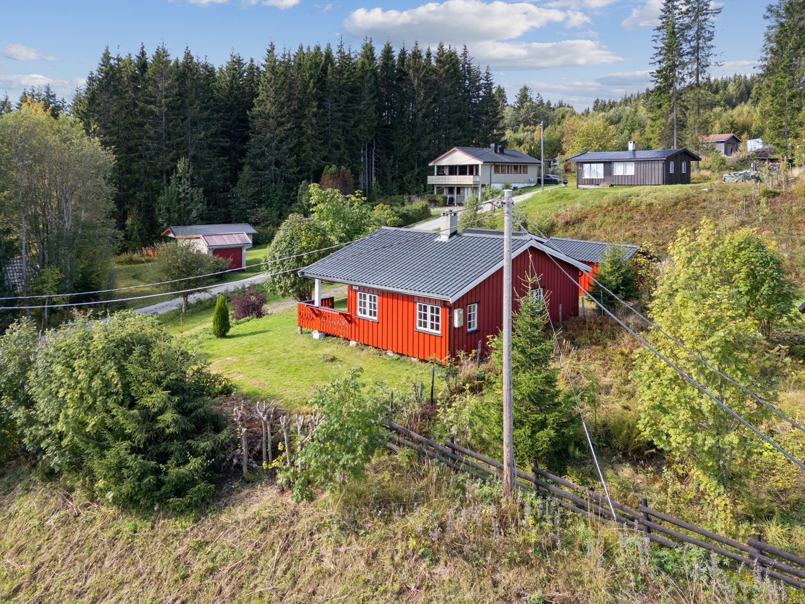 Hytta er beliggende i et rolig landskap med kort vei til Hamar. Galleribilde
