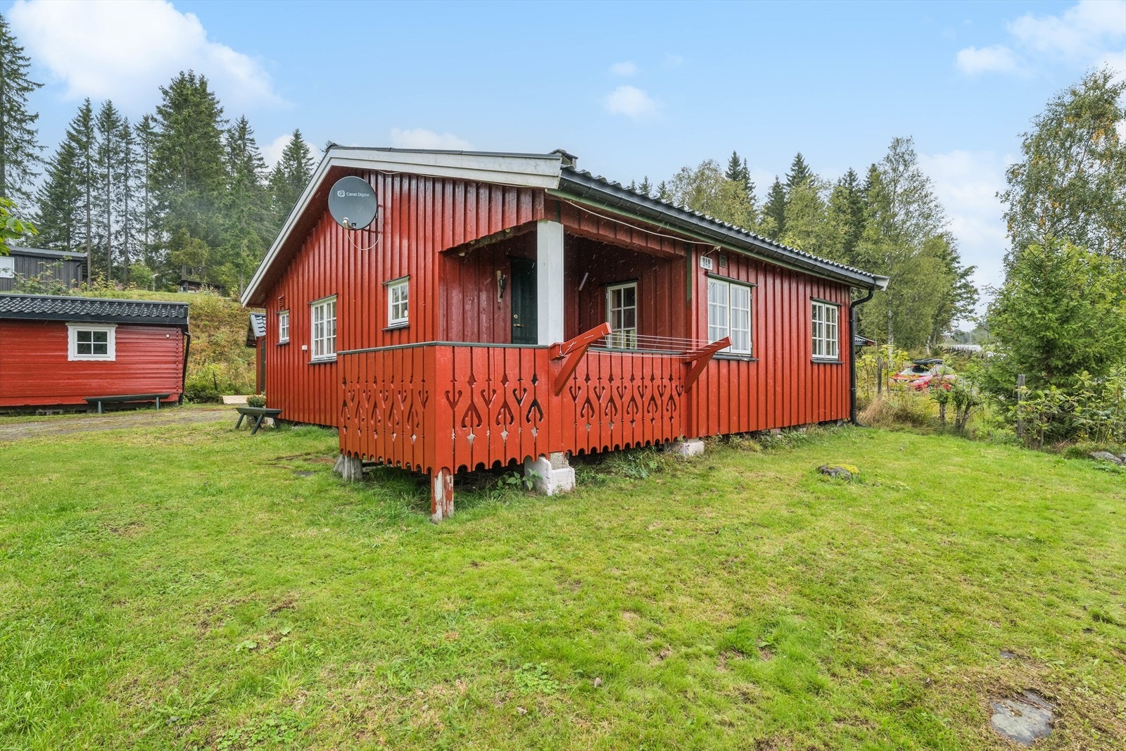 Nyt morgenkaffen på den overbygde terrassen på 6m² ved inngangspartiet. Galleribilde