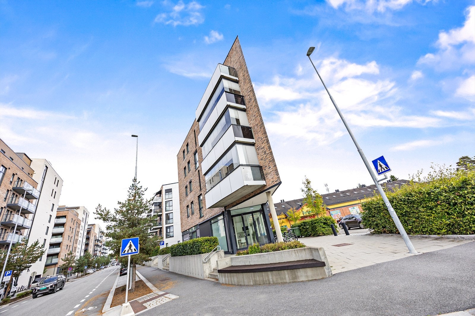 For pendlere er det kun 6 minutter å gå til Jessheim stasjon, med hyppige avganger mot Oslo. Galleribilde