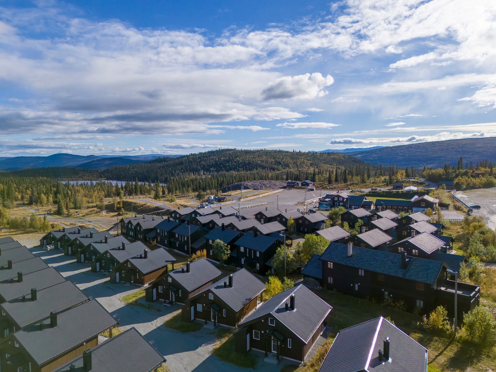 Fritidsbolig med solrik og sentral beliggenhet rett ved skistadion på Beitostølen. Skiløyper "rett utenfor døra"! Galleribilde