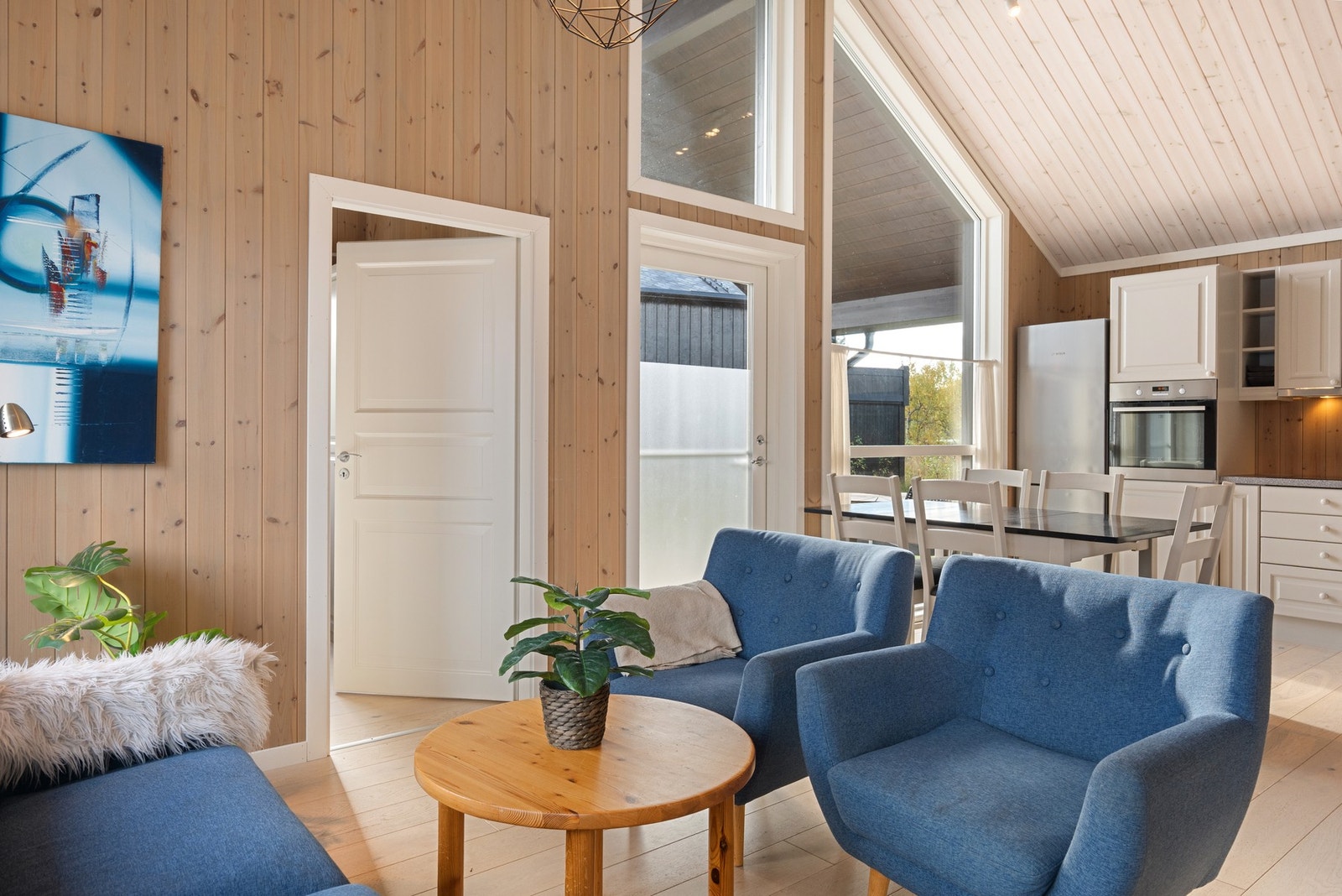 Åpen og sosial stue-/kjøkkenløsning. Galleribilde