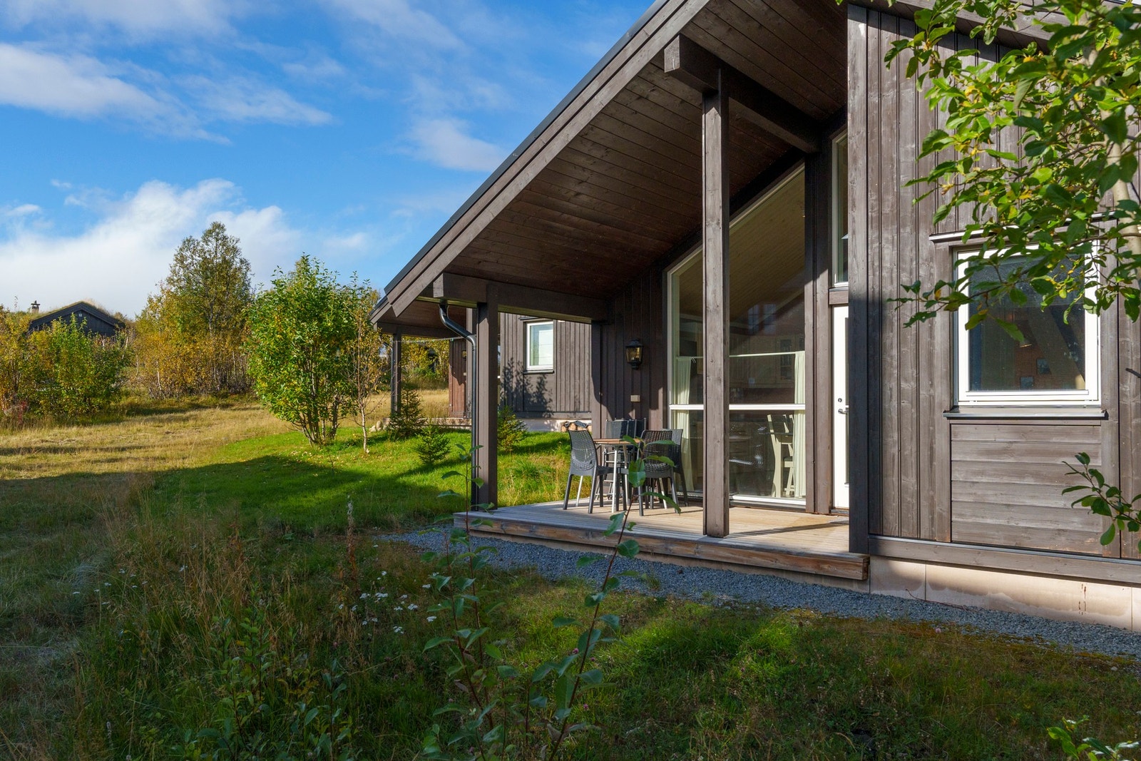 Skiene kan tas på i fra terrassen. Galleribilde