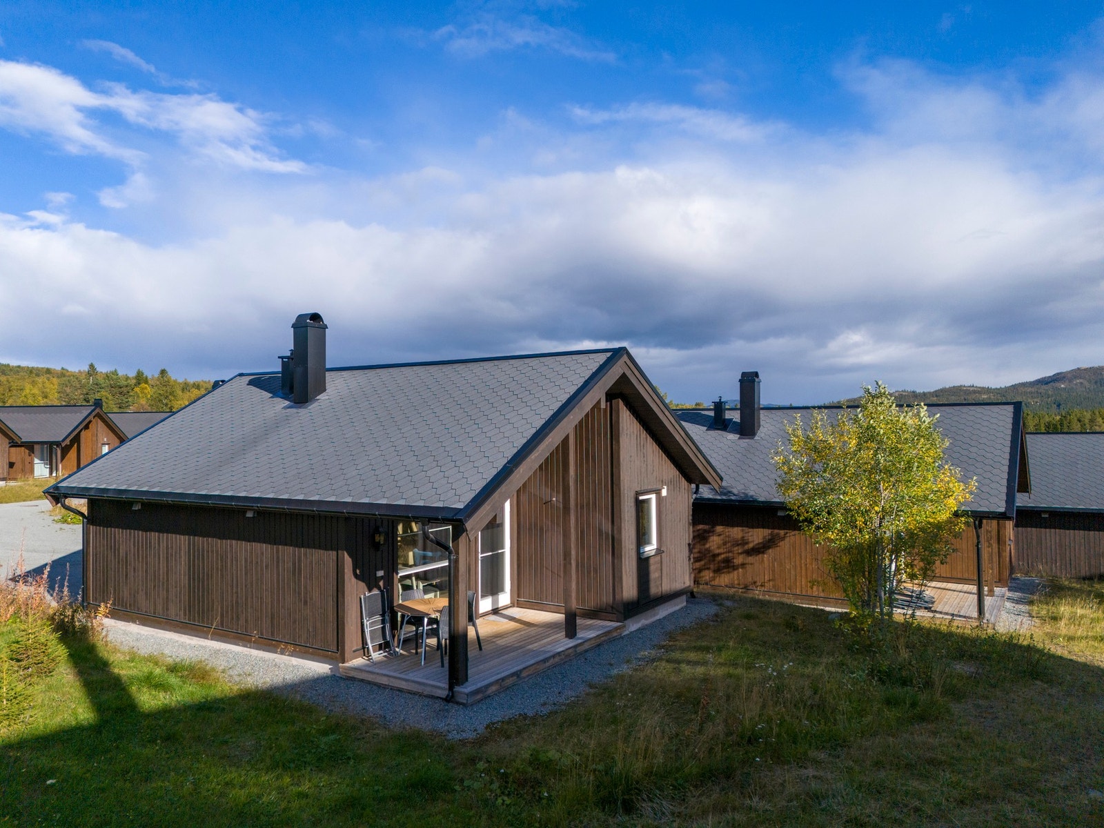Her får man den gode hyttefølelse med de beisede veggene og lysbeiset himling. Galleribilde