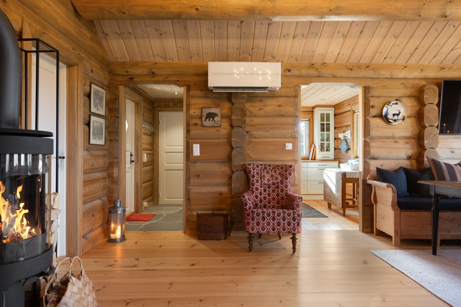 Kjøkkenet ligger i naturlig tilknytning til stuen. Galleribilde