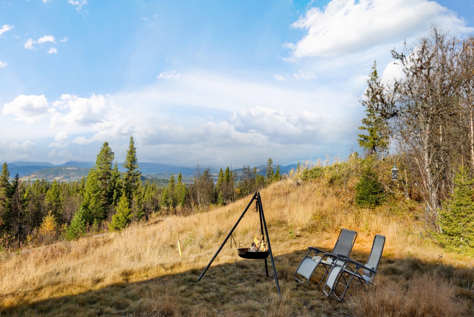 Om sommeren og høsten kan dette området by på flotte turområder, både for fotturer og sykkelturer. Her kan man oppleve den flotte naturen fra sykkelsetet innover stølsveiene. Galleribilde
