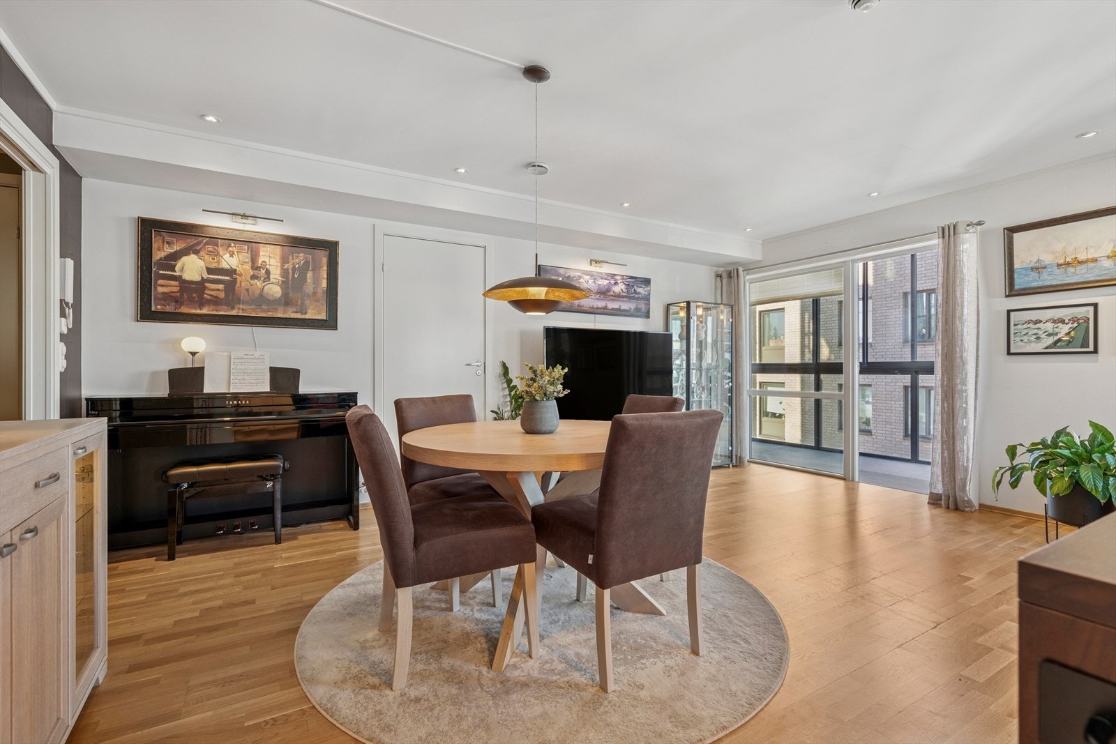 Her inviteres det til en rolig kopp med morgenkaffe - Eller en rask matbit til folk på farten. Galleribilde