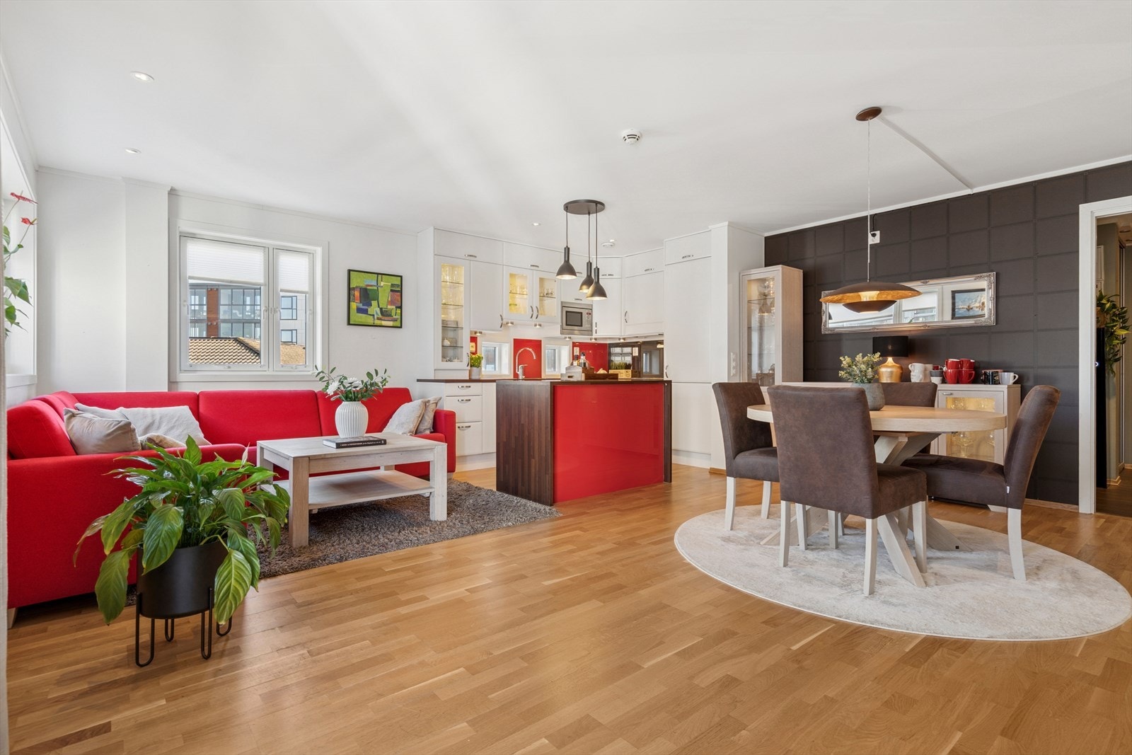 Christian Strandheim Jørgensen v/ DNB Eiendom har gleden av å presentere Moloveien 6! Galleribilde