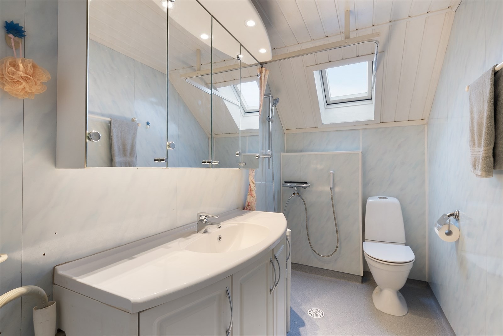 Bad med nedfelt servant. Galleribilde