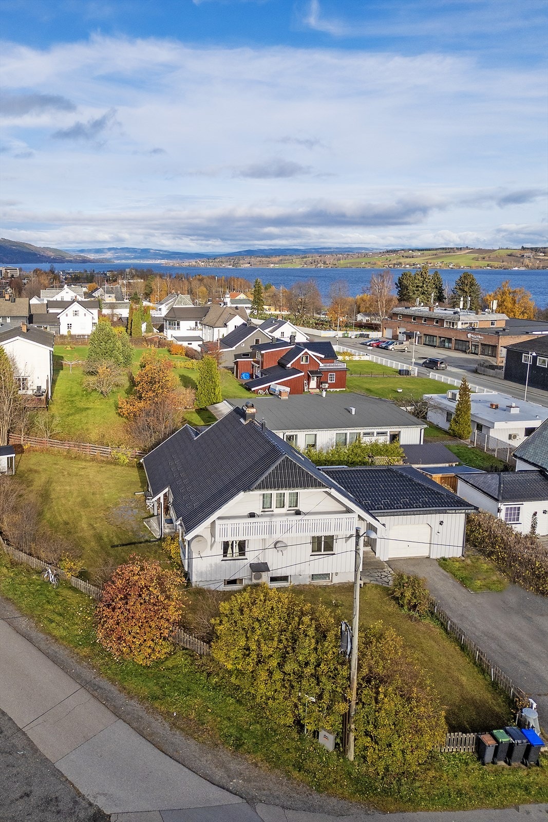 Kort veg til Mjøsa med bademuligheter. Galleribilde