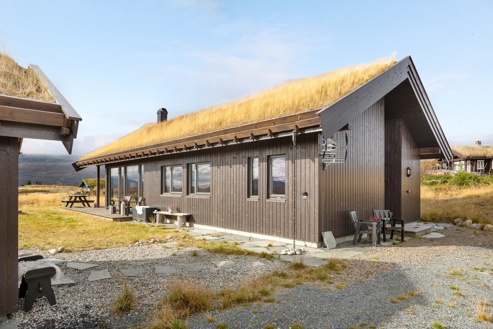 Gruset gårdsplass. Galleribilde