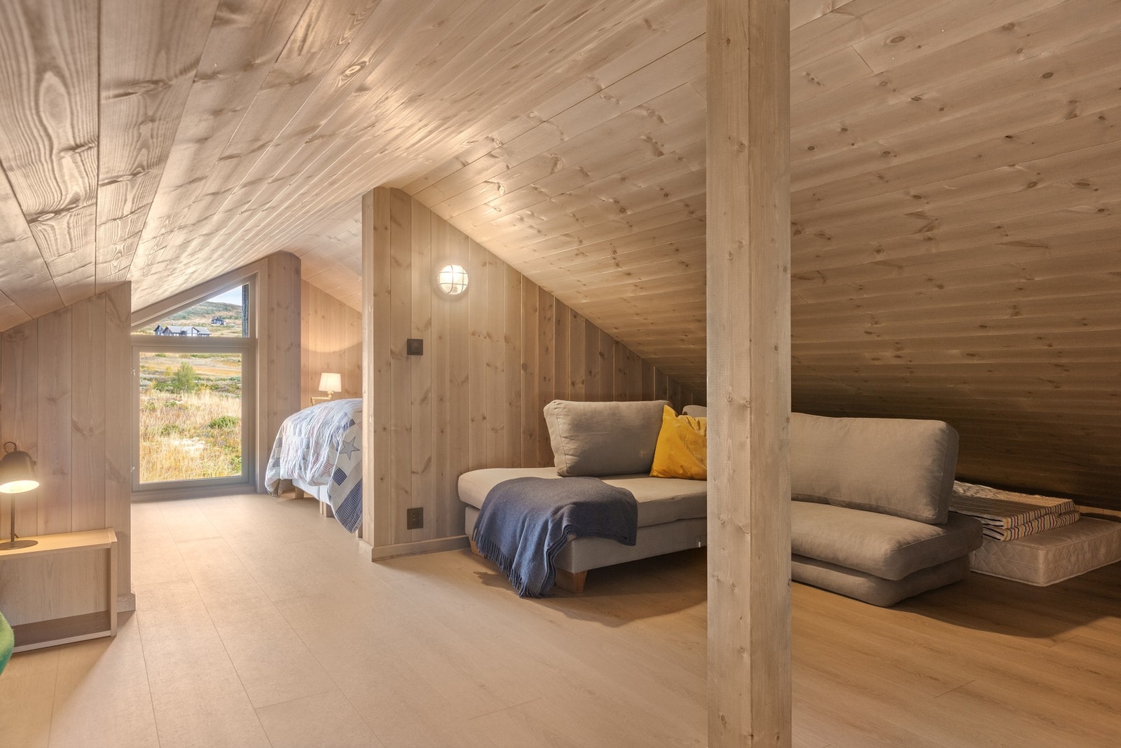 Hems med loftsstue og sengeplasser. Galleribilde