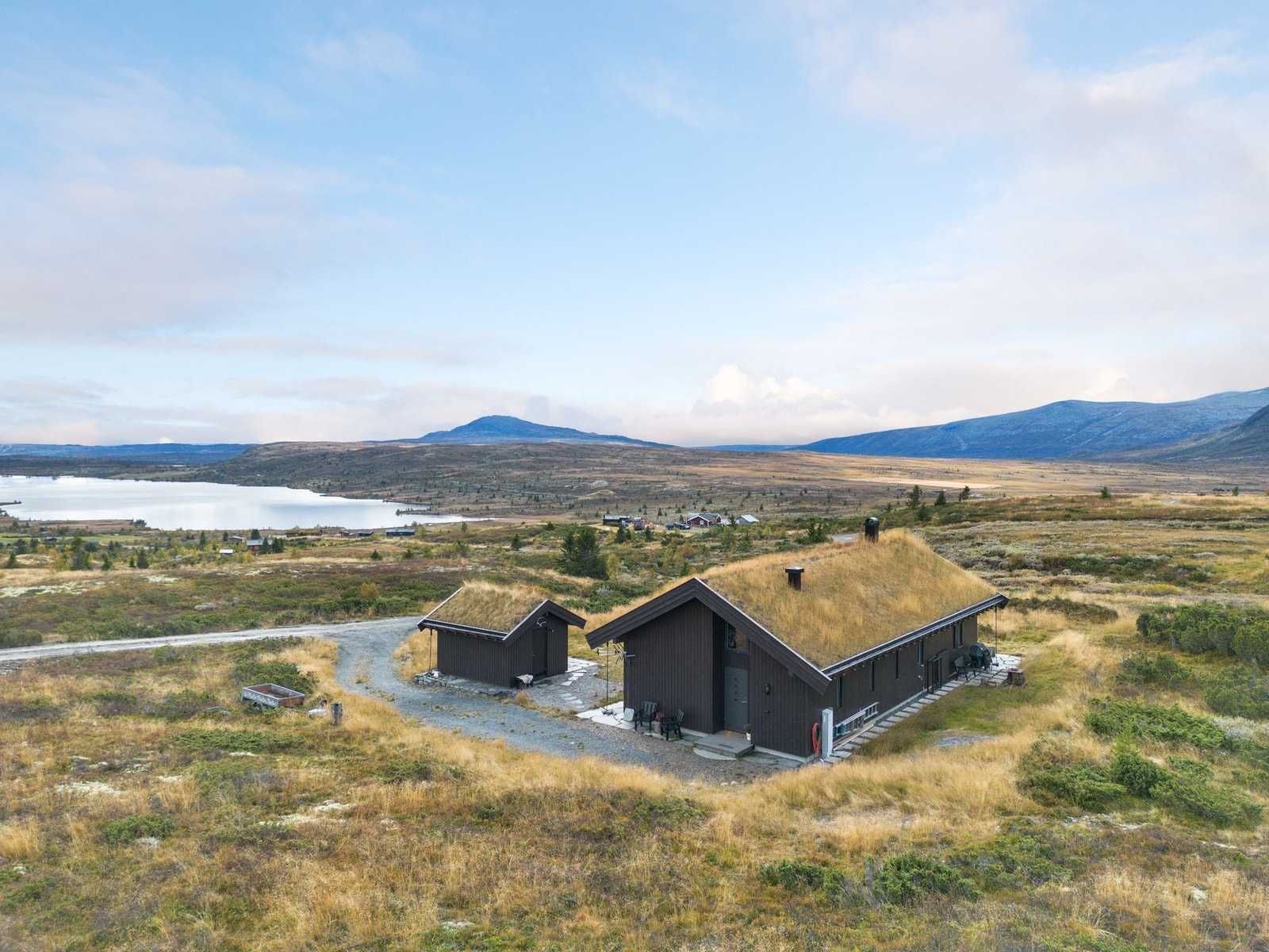 Velkommen til Synhaugvegen 27, en eiendom presentert av EIE Fjellmegleren!
FOTO: Pholio (Ingvild Sveen Joplassen) Galleribilde