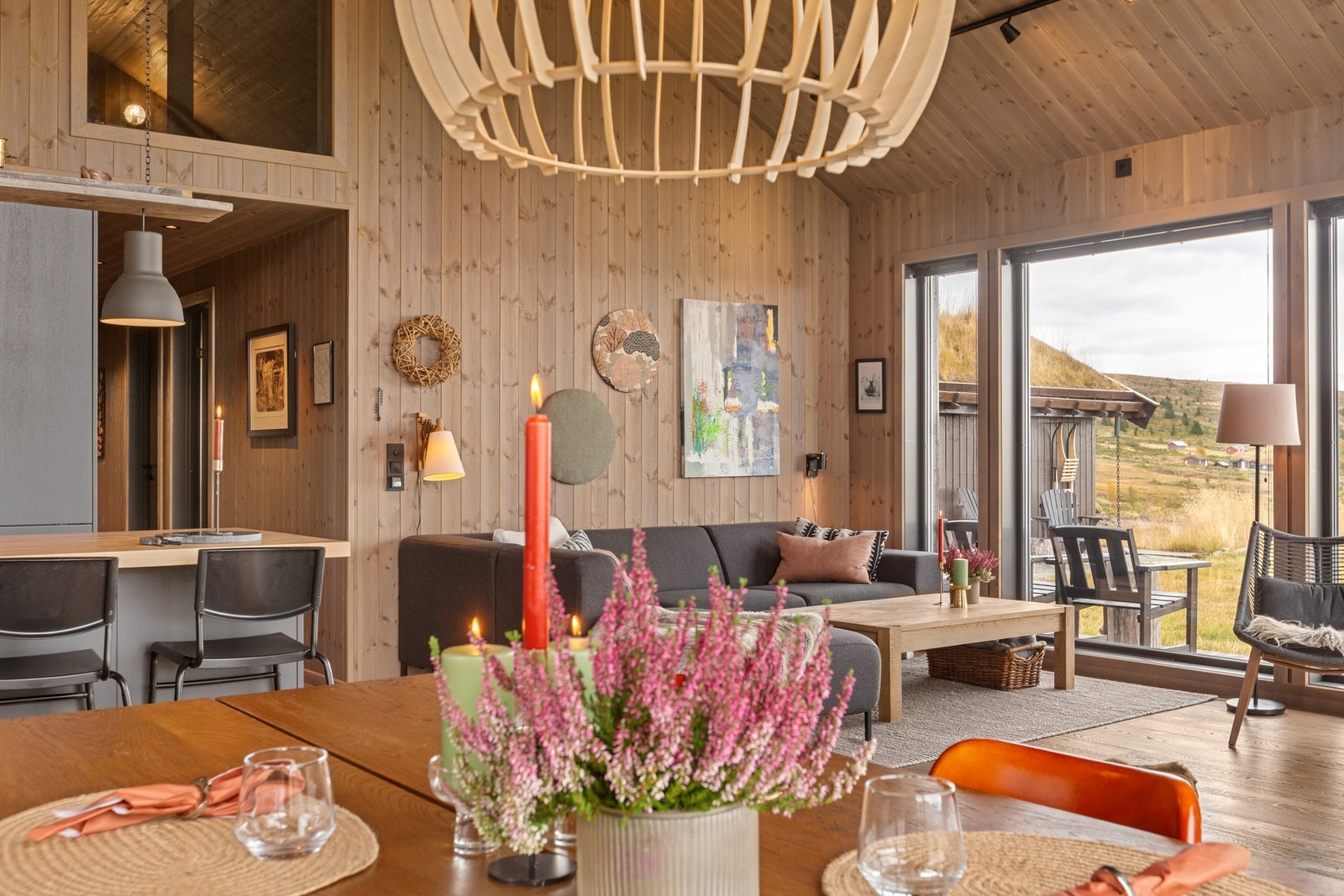 Varme i alle gulv i førsteetasjen, med unntak av soverom. Galleribilde