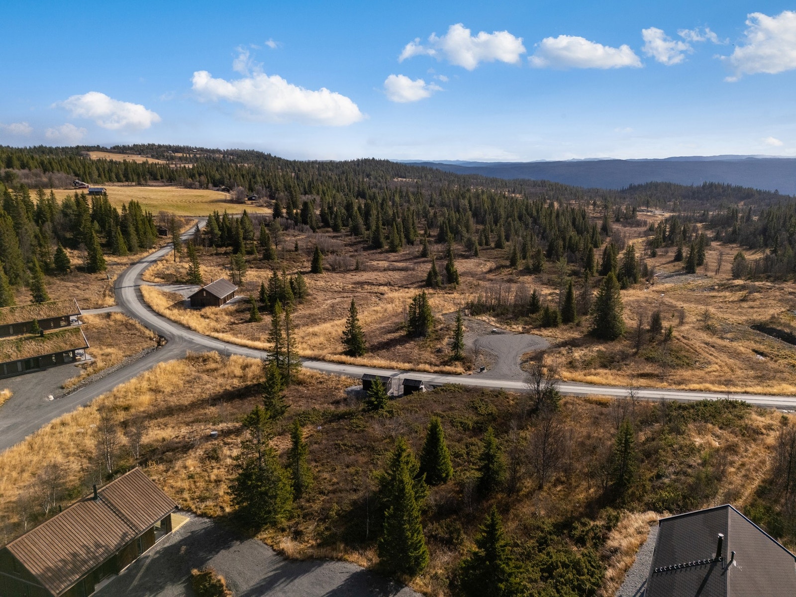 Tomten ligger på ca. 953 m.o.h. Galleribilde