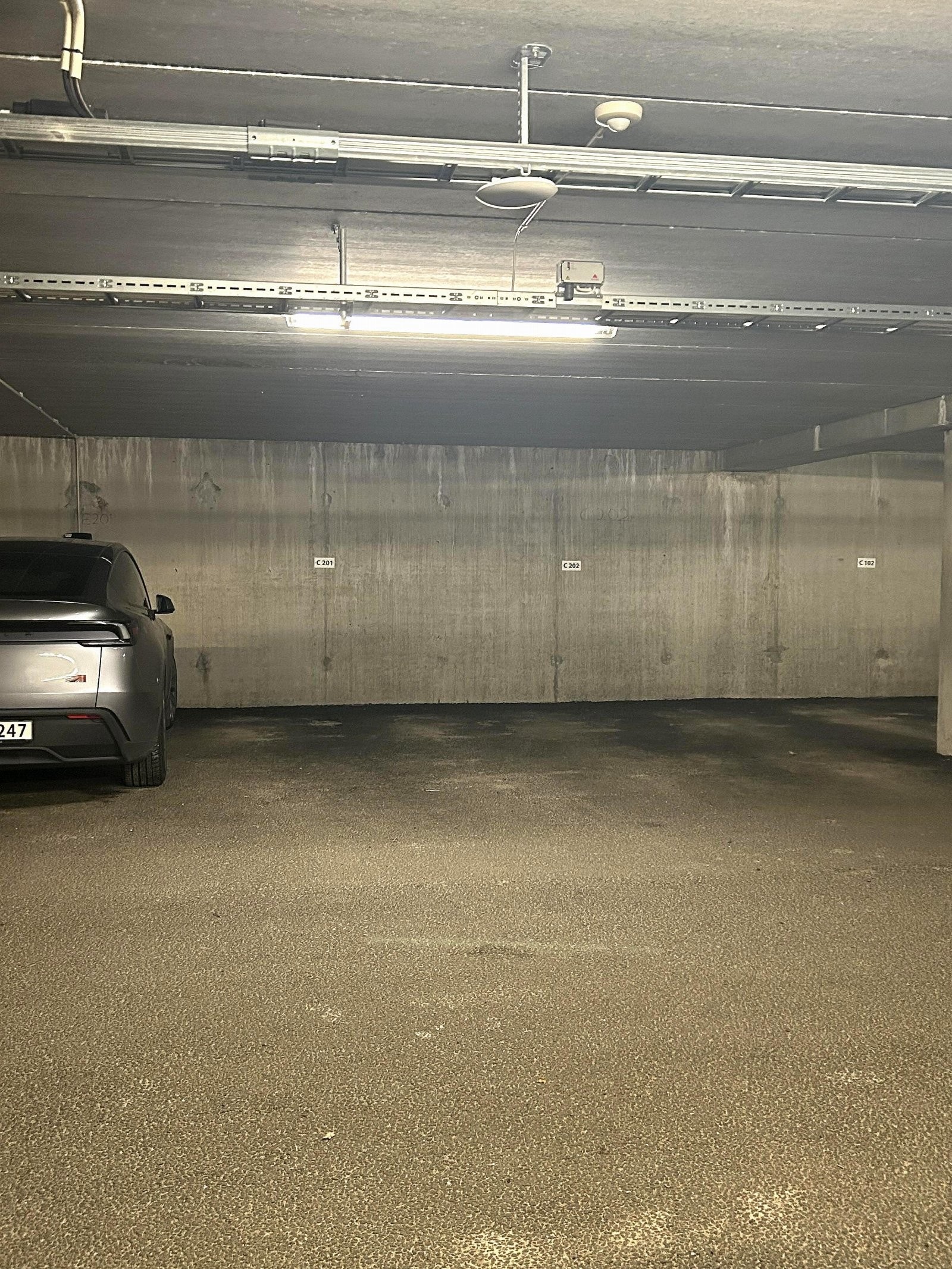 Egen parkeringsplass i kjeller (privat bilde) Galleribilde