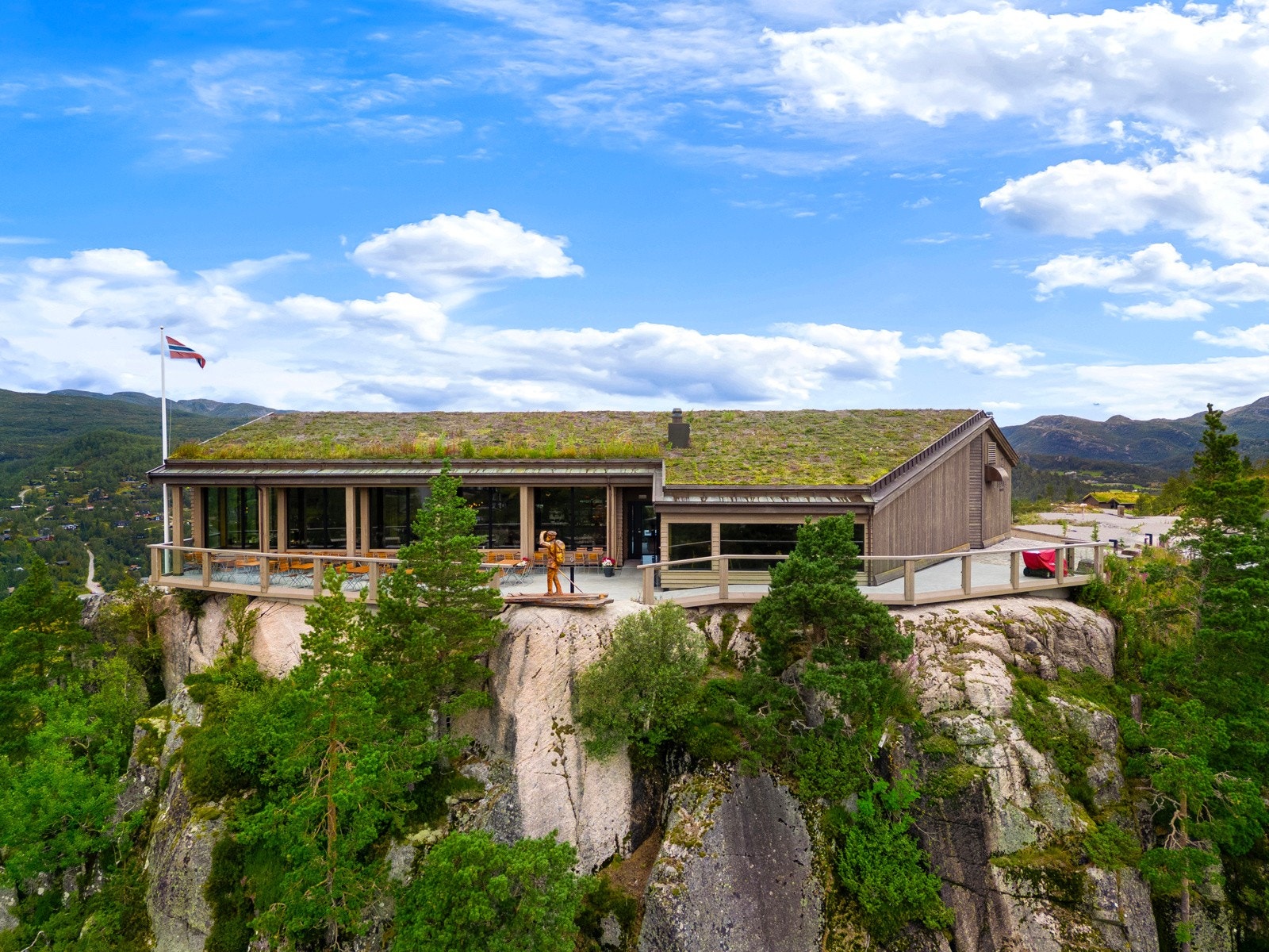 Slottet er blitt et populært tilskudd for både sirdølen og hyttefolket Galleribilde