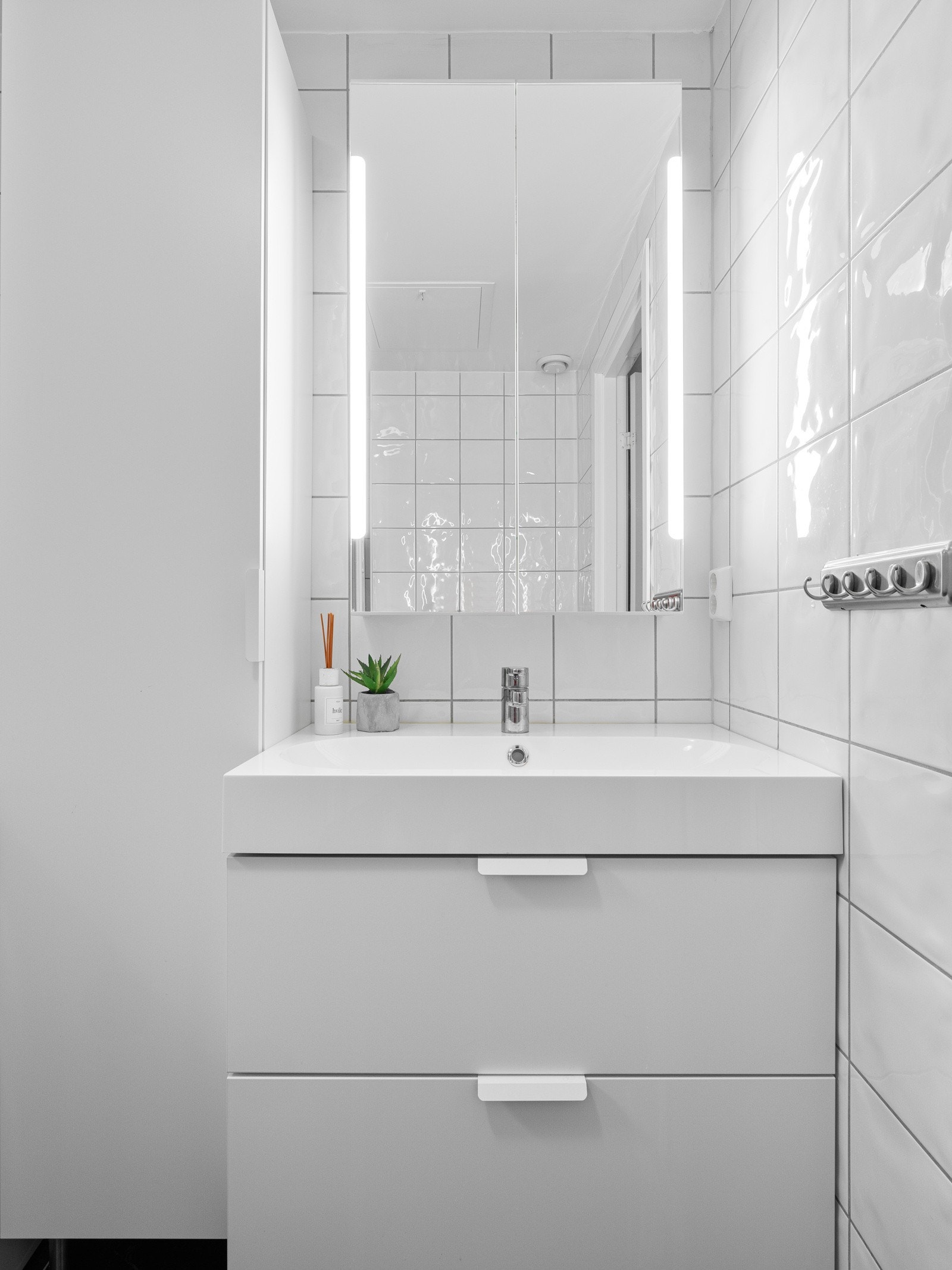 Baderomsinnredning med ekstra skap Galleribilde