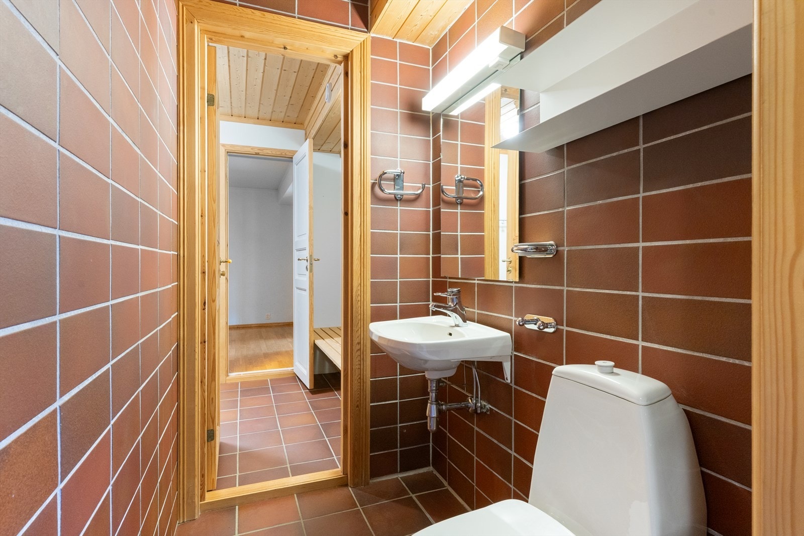 Toalettrom u. etasje. Galleribilde