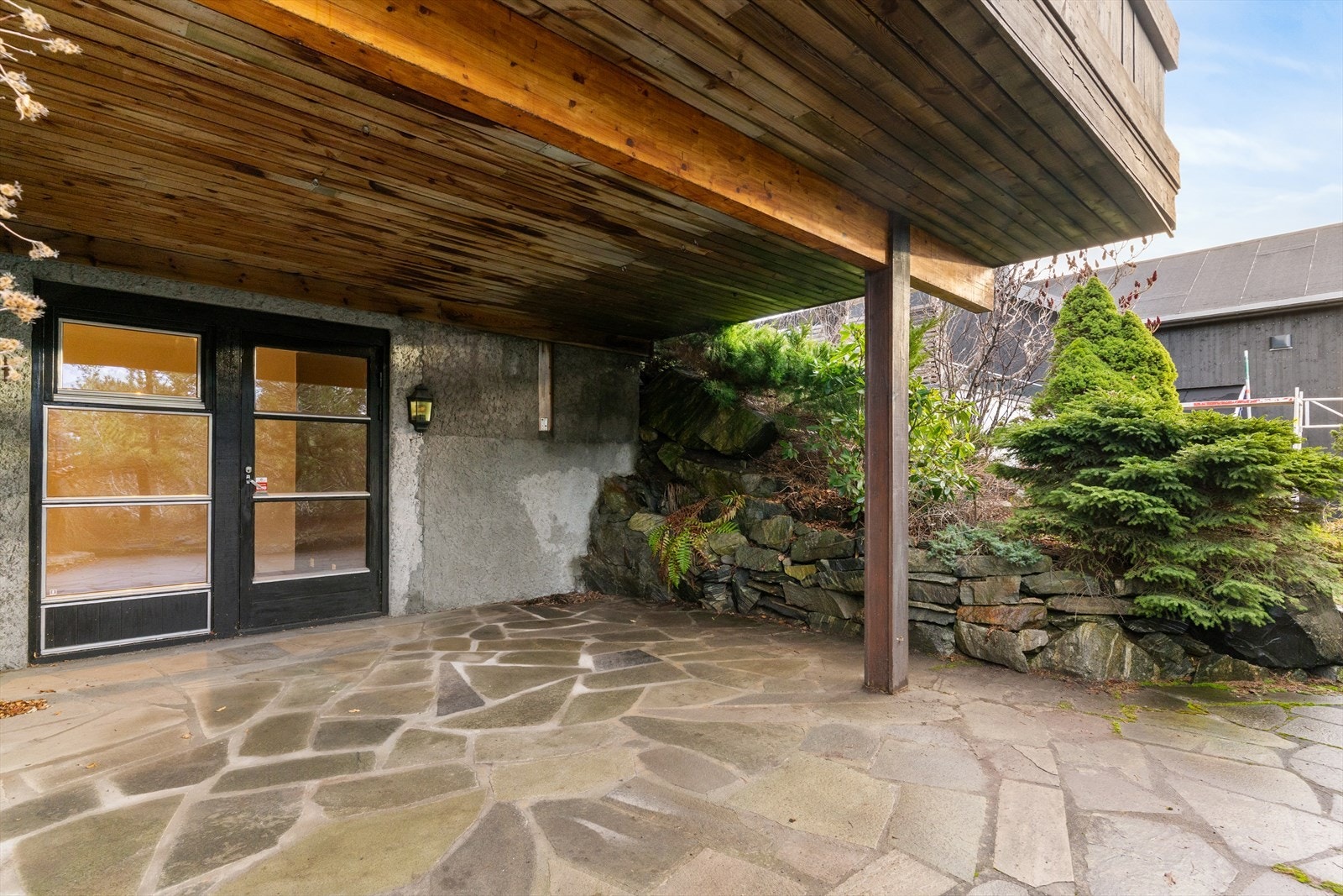 Takoverbygd markterrasse. Galleribilde