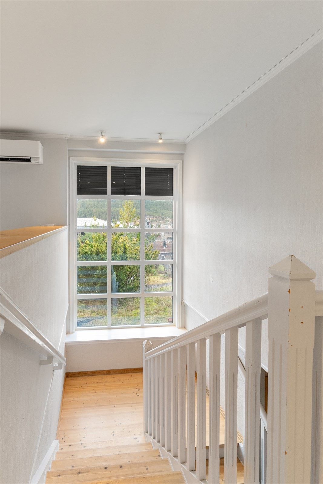 Lys og delikat trapp. Galleribilde