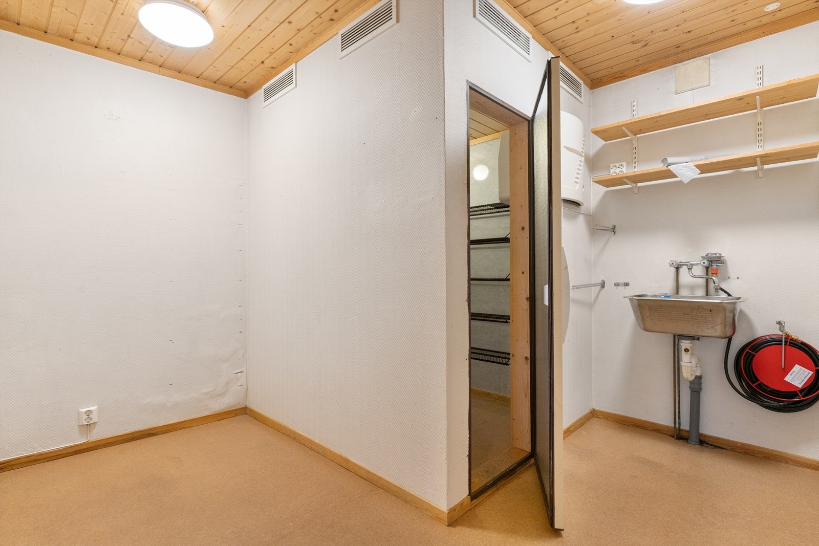 Bod og inngang til kjølerom. Galleribilde