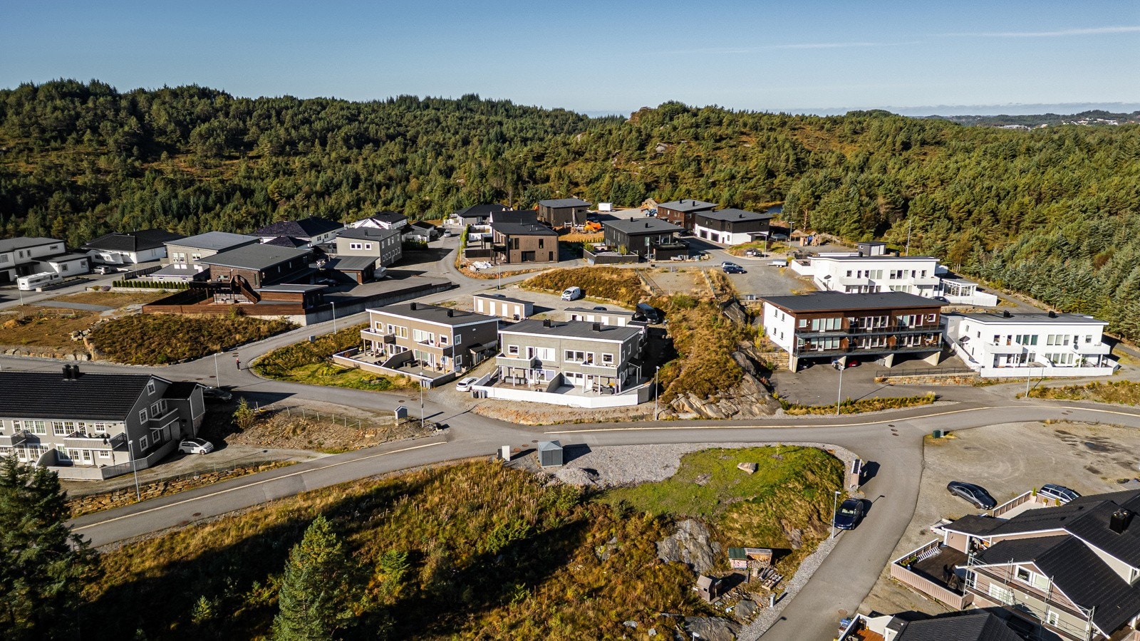 Vestheim 41 er et utmerket valg for deg som ønsker en harmonisk livsstil i naturskjønne omgivelser - uten å gi avkall på hverdagskomfort. Galleribilde