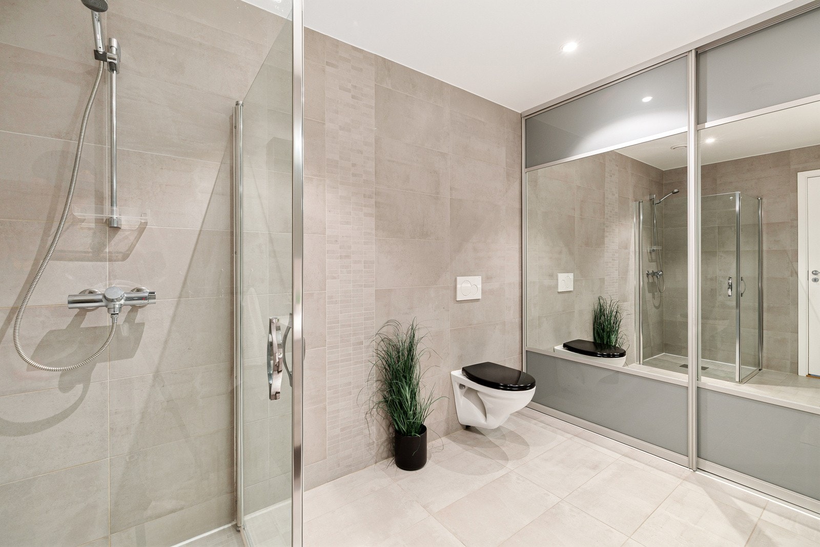 En 3-roms leilighet, på bakkeplan, med attraktiv og rolig beliggenhet i Kjerrgarden. Galleribilde