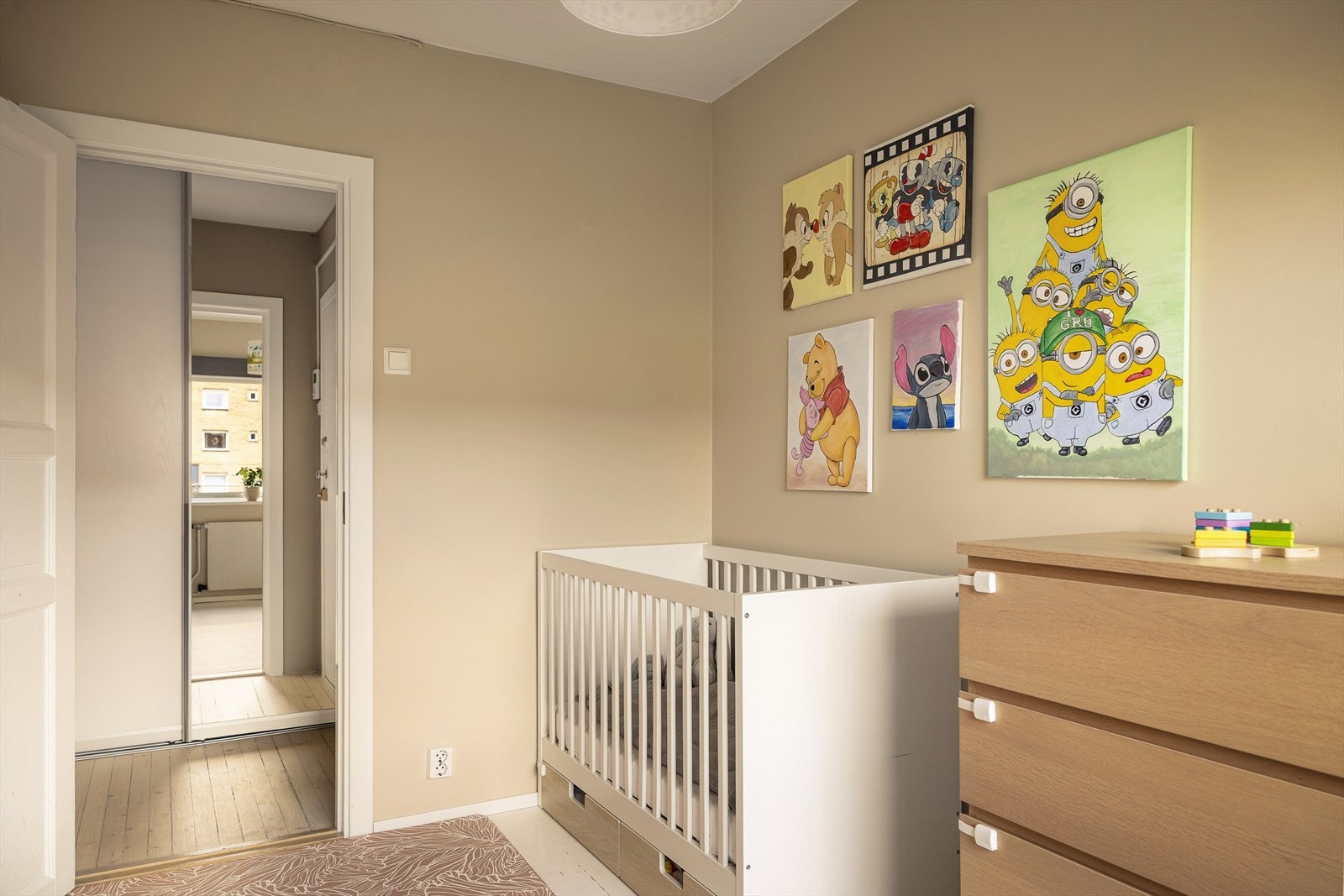 Rommer også stor seng, om ønskelig. Galleribilde