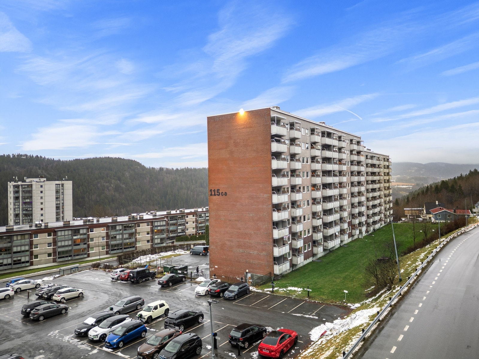 Heis- og trappeadkomst til leilighetens etasjeplan Galleribilde