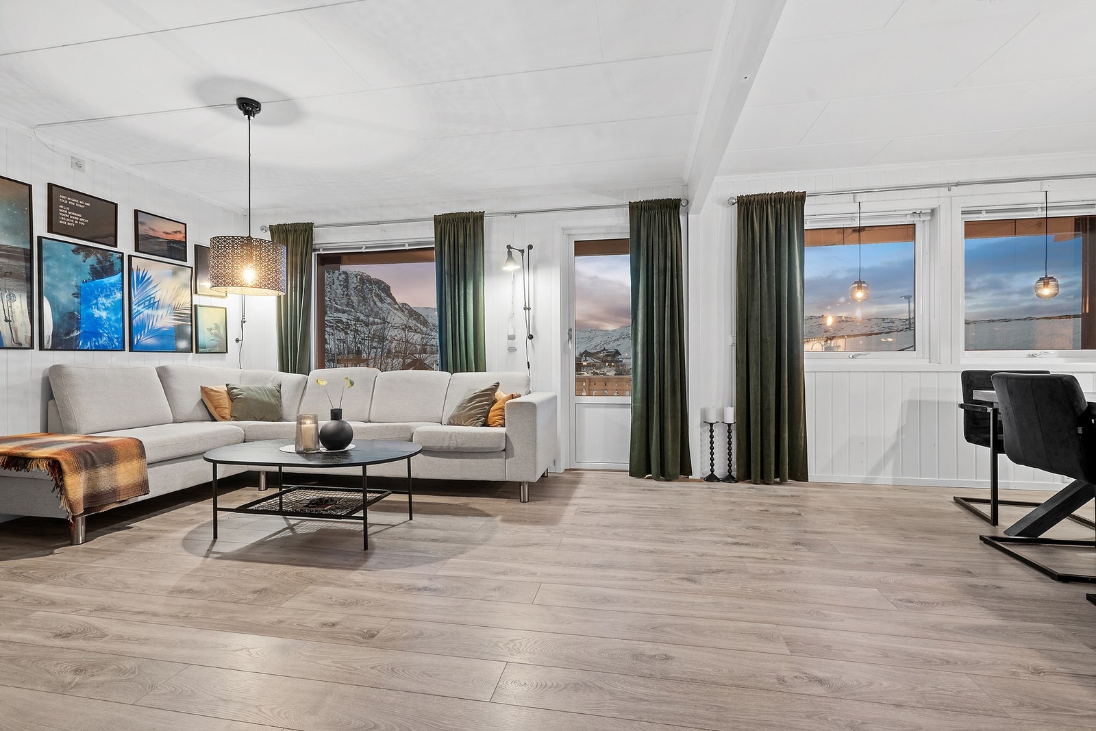 Stuen med utgang til veranda Galleribilde