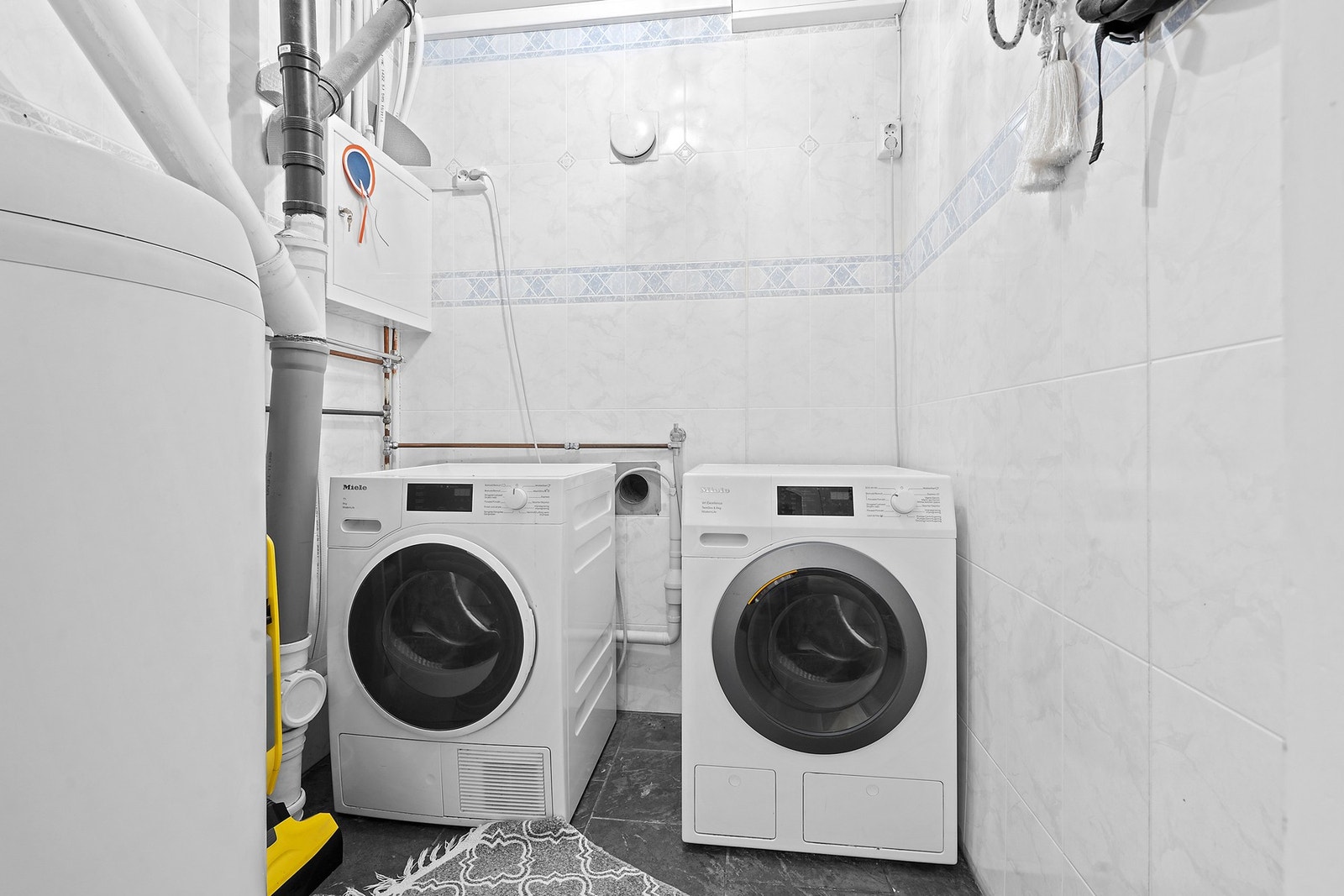 Vaskerom Galleribilde