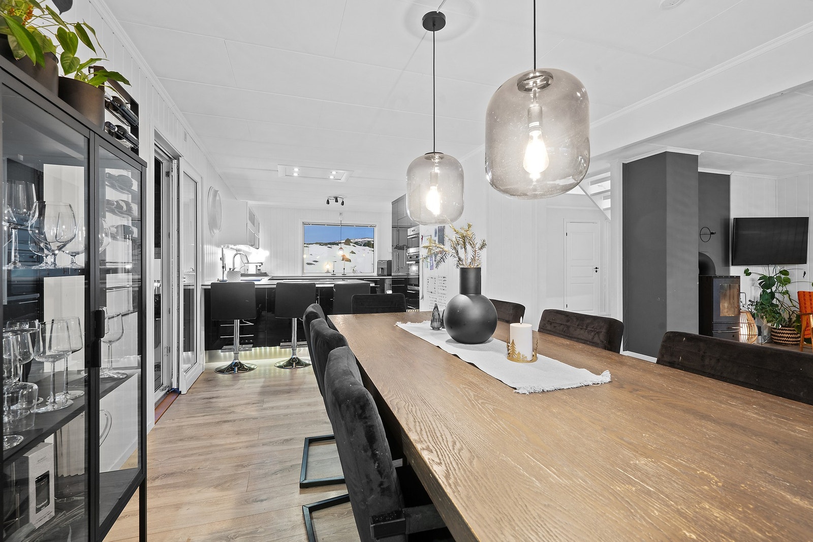 Spisestue og kjøkken Galleribilde