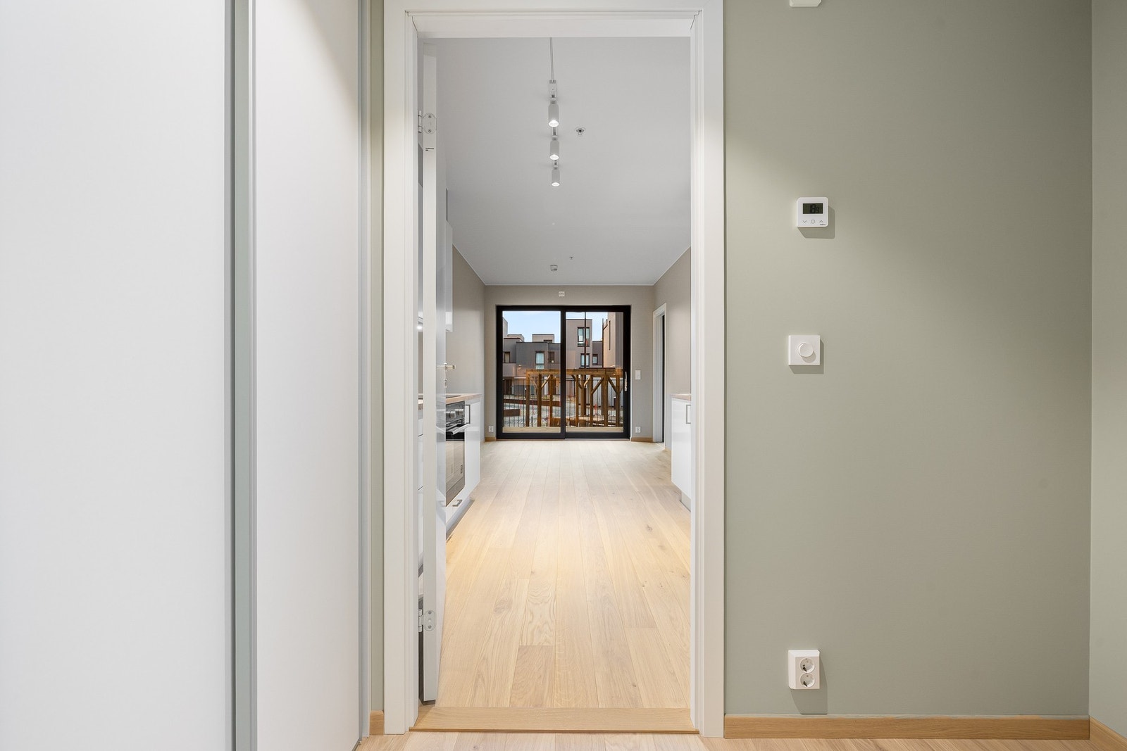 Svært god planløsning med blant annet gang med oppbevaringsmuligheter, romslig soverom, Galleribilde