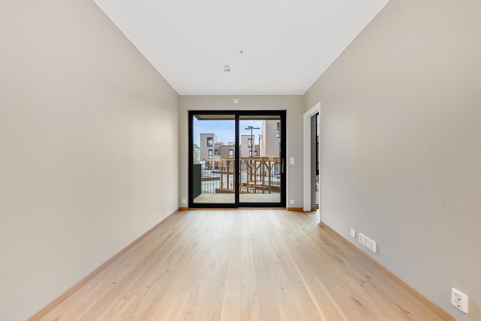 Leiligheten holder en svært god standard, og er oppgradert med blant annet den nydelige tilvalgspakken "Nordisk Pluss". Galleribilde