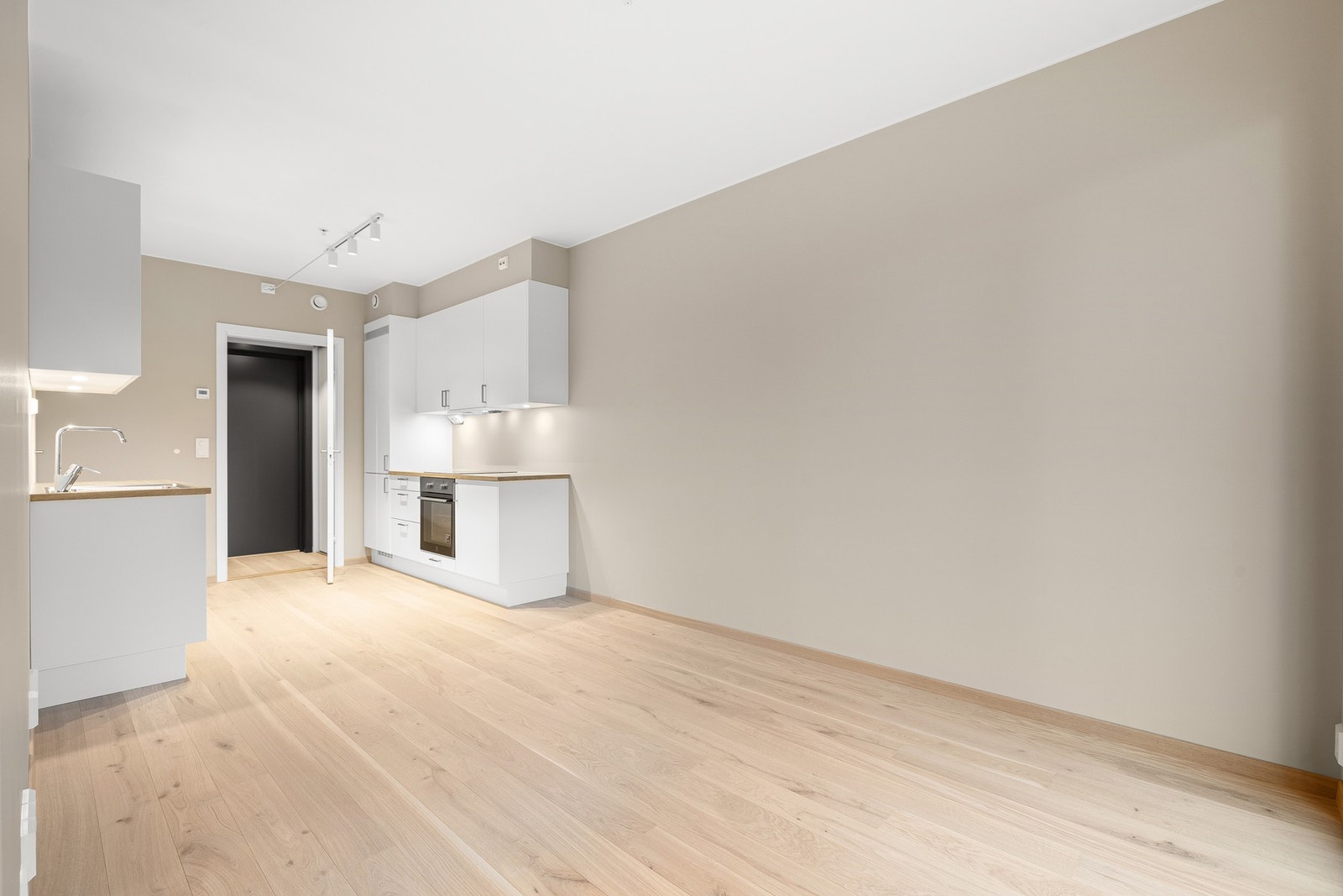 Leiligheten varmes opp ved vannbåren gulvvarme. Galleribilde