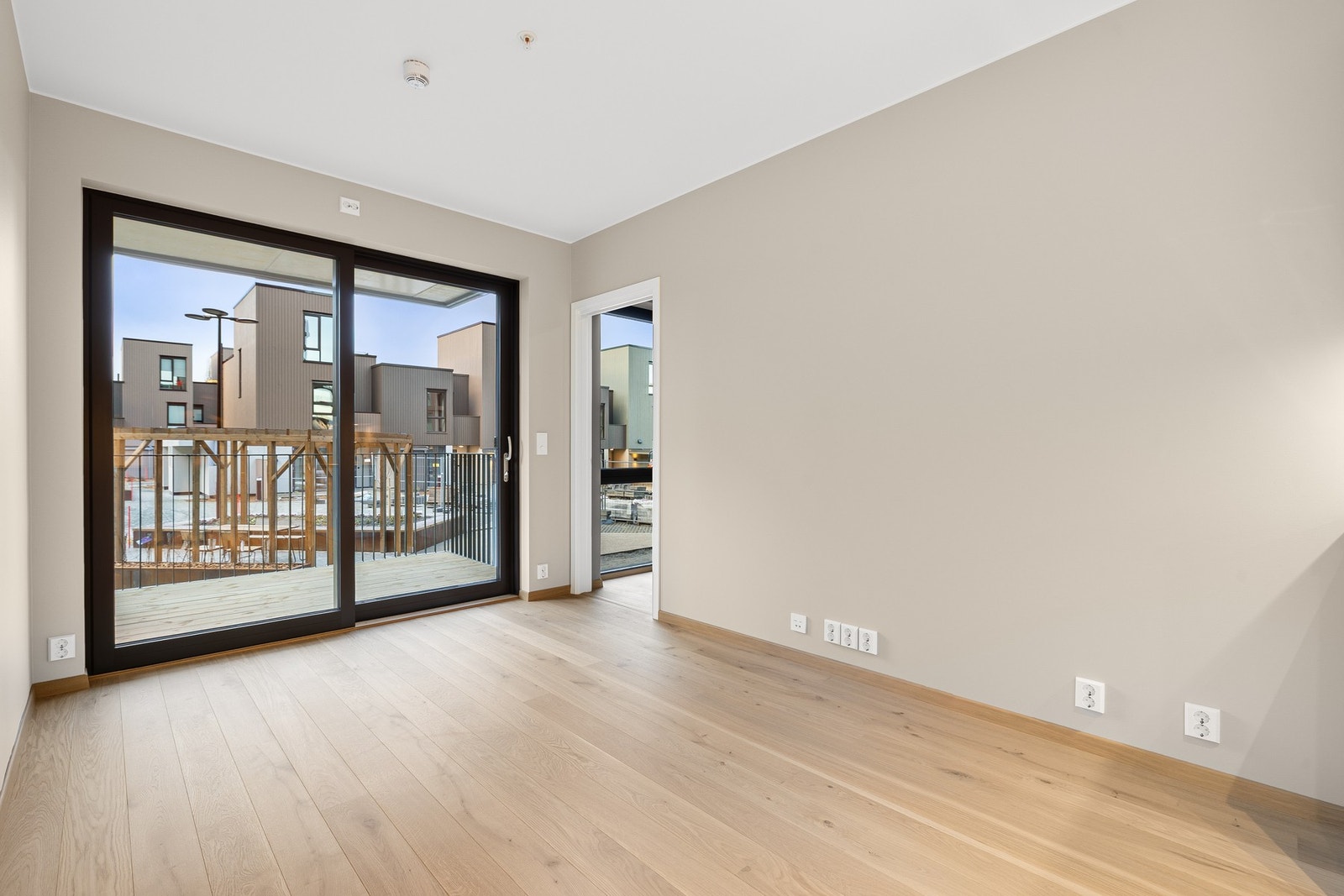 EiendomsMegler 1 ved Marie Berg ønsker velkommen til Spiltauet 26! Foto: Krokstad & Nervik. Galleribilde