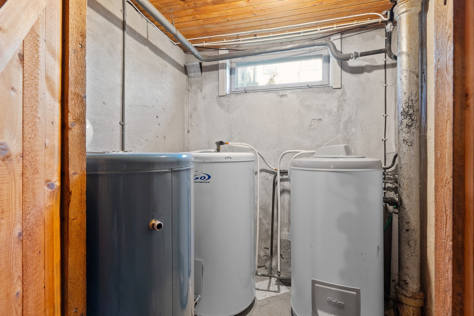 Teknisk rom med varmtvannsberedere. Galleribilde