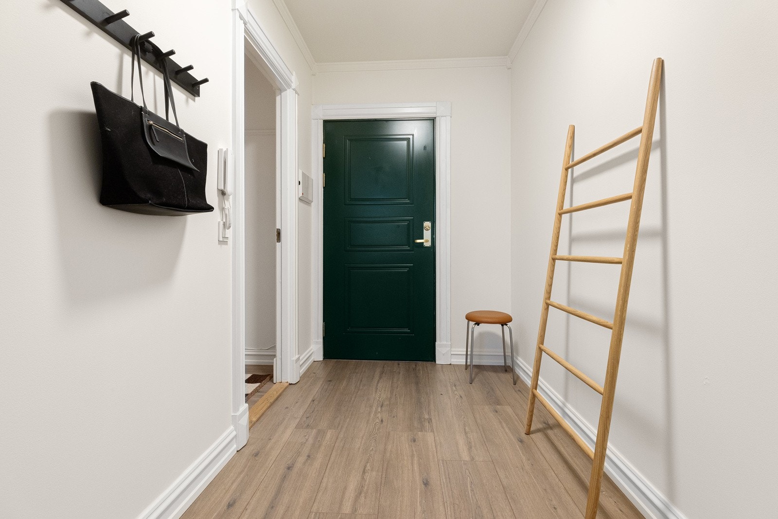 God plass til garderobeskap eller kommode. Galleribilde