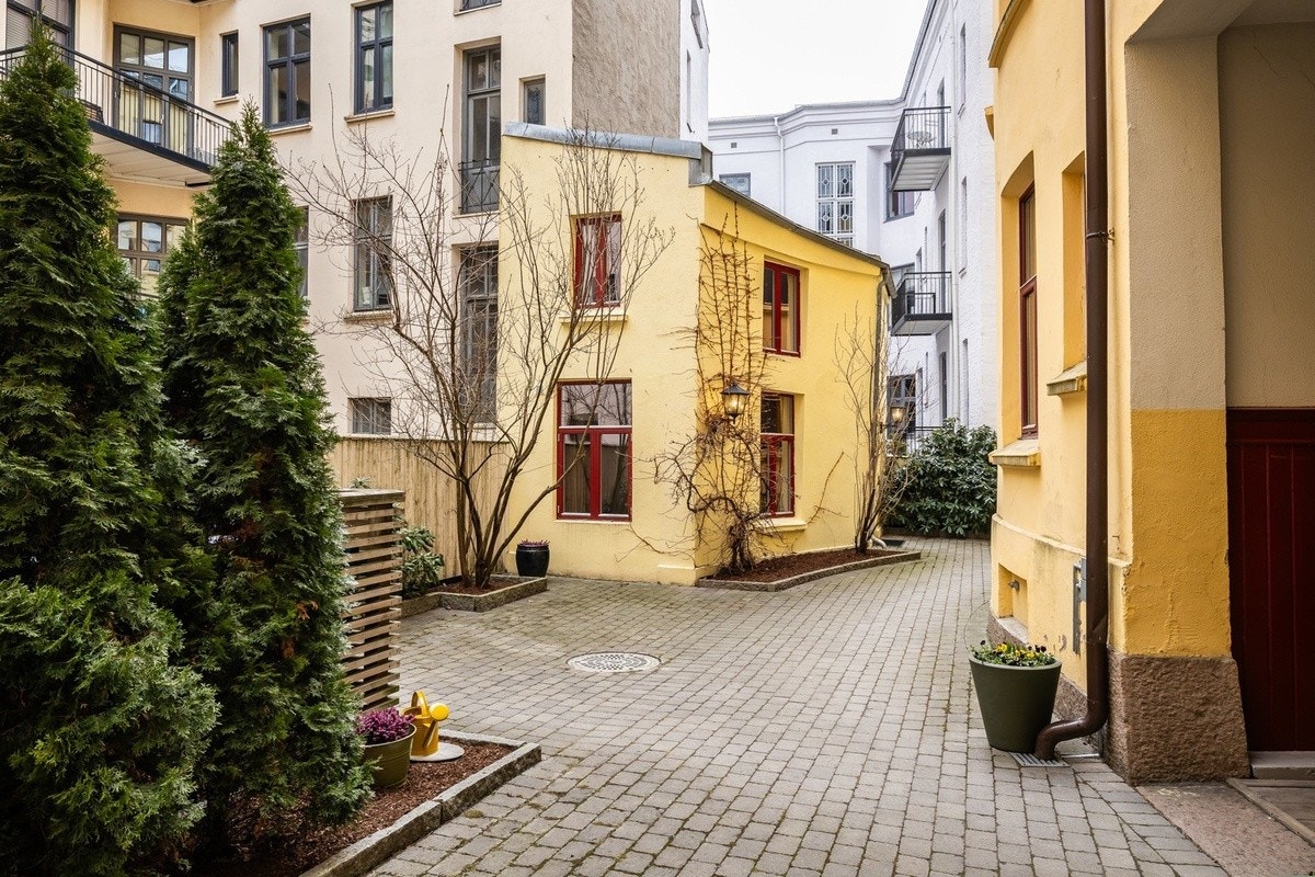 Bakgården Galleribilde