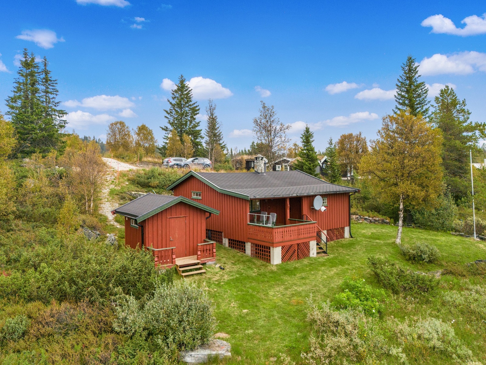 Hovedsakelig naturtomt, med plass til aktiviteter for små og store. Galleribilde