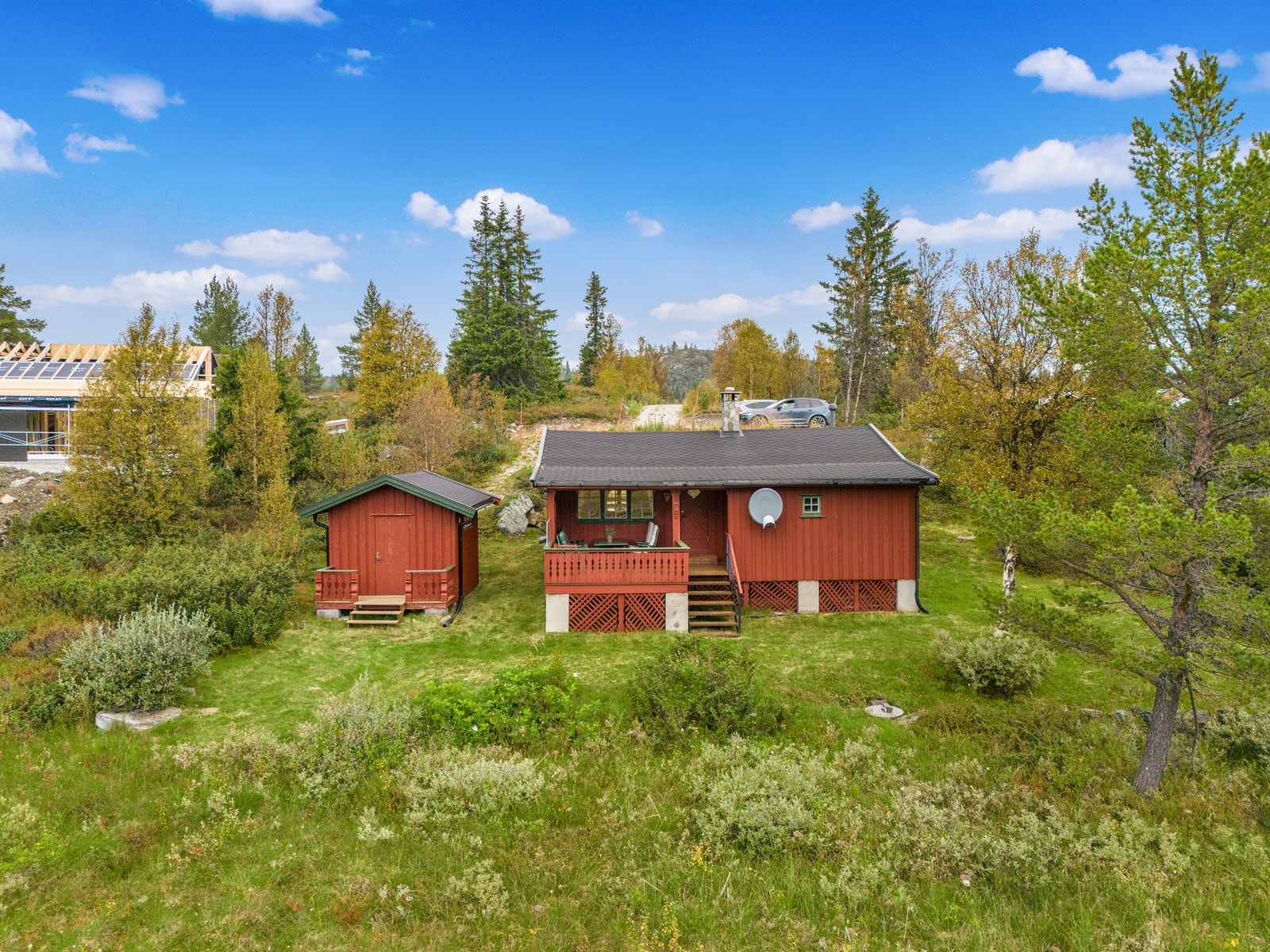 Området rundt hytta er et fint fjellområde med turstier, sykkelstier og fine langrennsløyper. Galleribilde