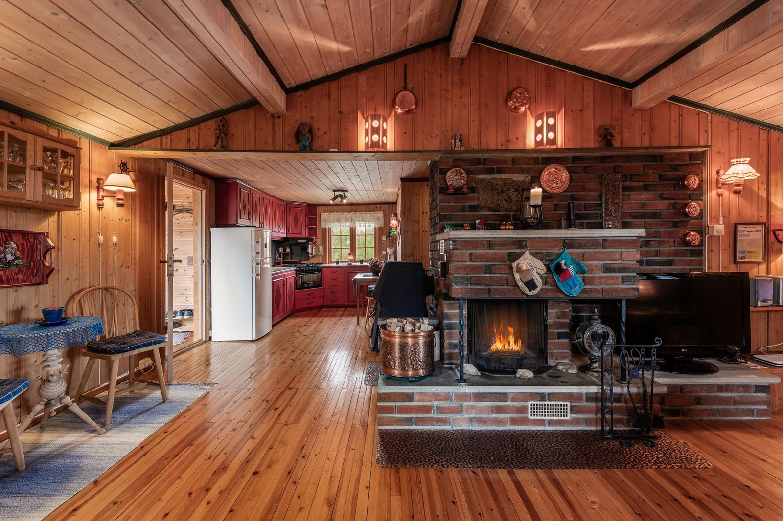 Peisen med innsats gir kos og god varme i den kalde årstida. Galleribilde