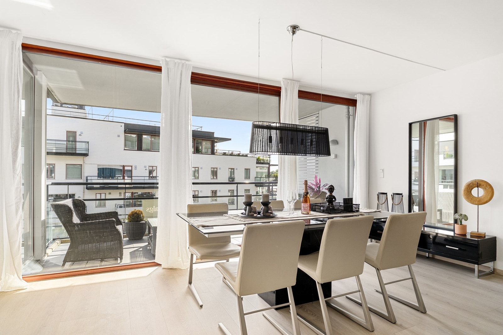 Hvem vil du invitere på middag i ny leilighet på Tangen? Galleribilde