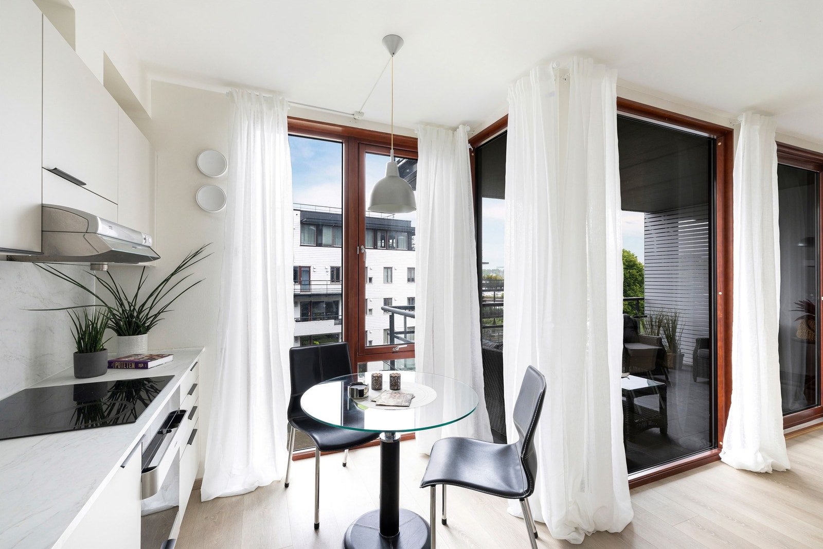 Gjennomgående lys og lun leilighet med flott utsikt Galleribilde