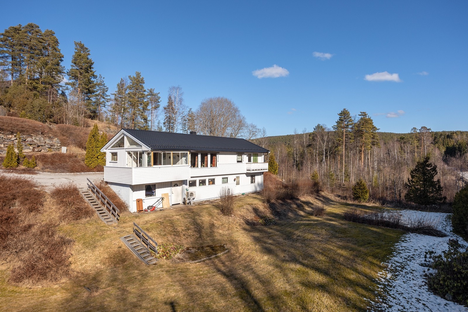 Boligen ligger inners i blindvei. Galleribilde