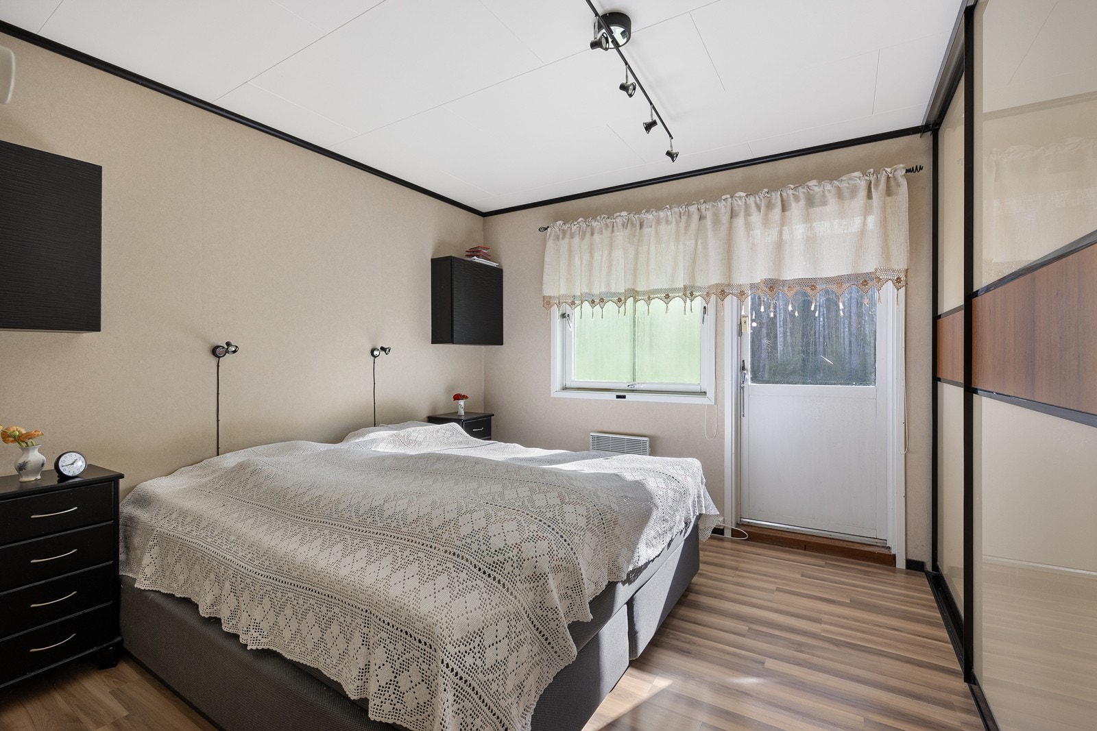 På hovedsoverommet er det egen balkong, perfekt for rolige morgenstunder med kaffekoppen i hånda. Galleribilde