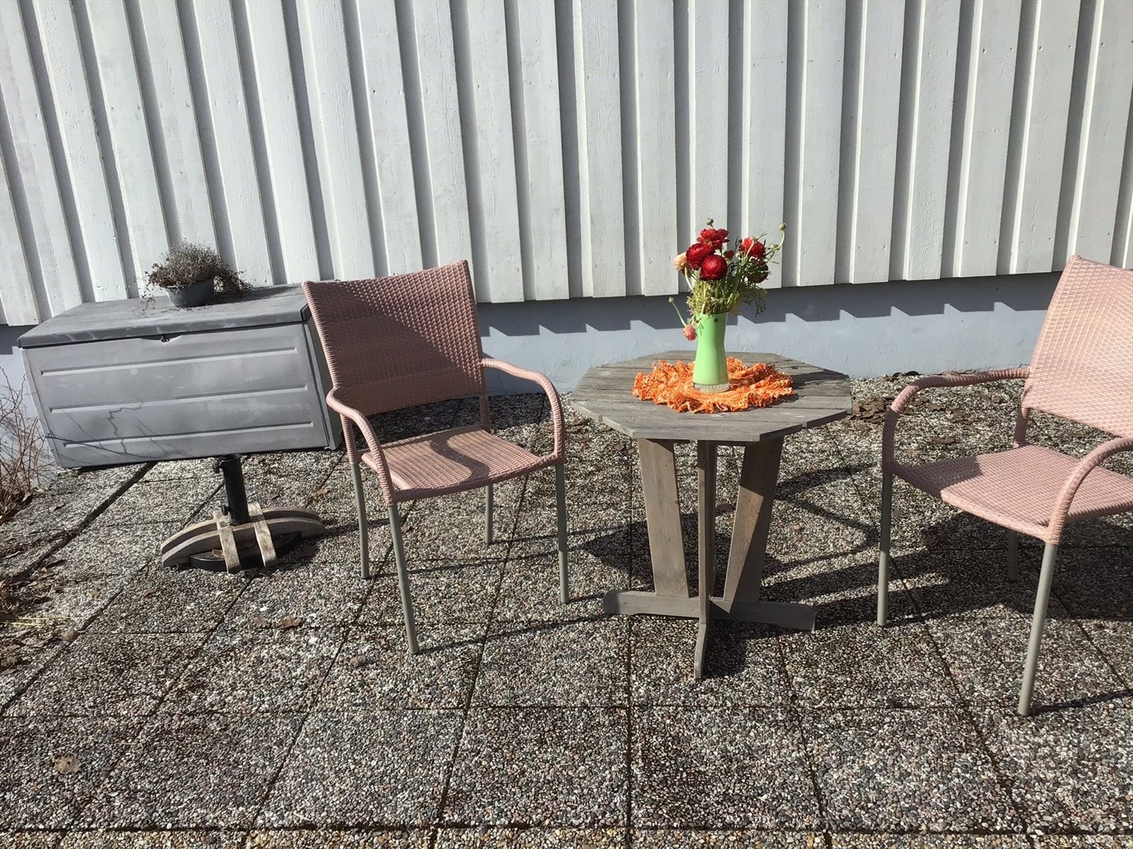 Selgers egne bilder - Uteplass på østsiden med flott med morgensol. Galleribilde